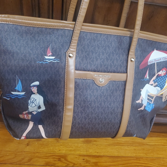 Michael Kors Graphic Shoulder Big Tote Bag - Picture 2 of 15